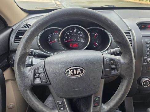 Used 2013 Kia Sorento LX image 15