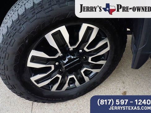 Used 2024 GMC Sierra 2500 Denali Ultimate image 9