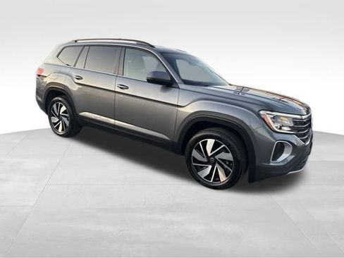 Used 2025 Volkswagen Atlas SE image 7