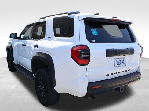 Used 2025 Toyota 4Runner SR5 AWD/4WD image 21