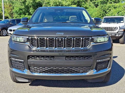 Used 2022 Jeep Grand Cherokee L Limited w/ Luxury Tech Group II AWD/4WD image 2