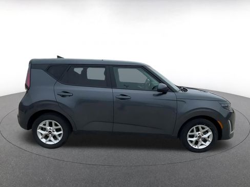 Used 2025 Kia Soul LX w/ LX Technology Package image 16