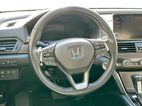 Used 2018 Honda Accord Touring image 18