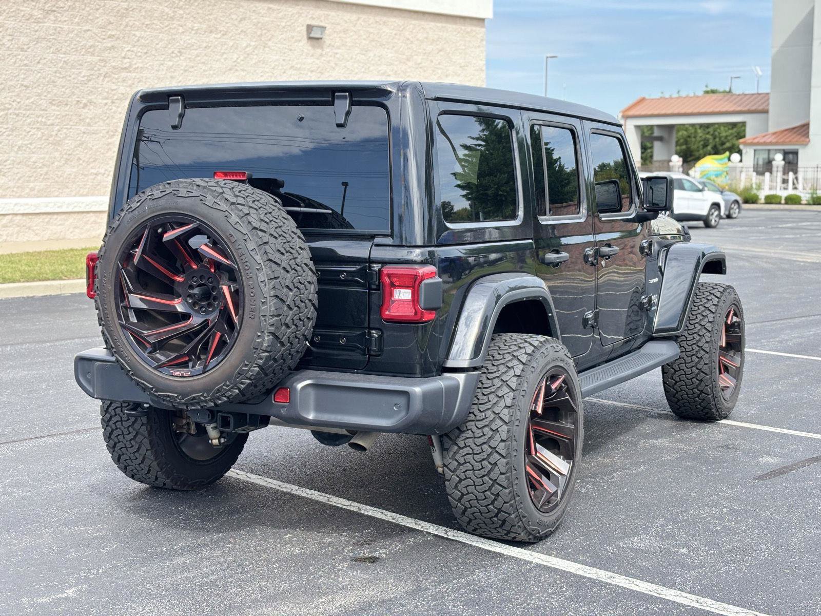 Used 2024 Jeep Wrangler Unlimited Sahara w/ Technology Group AWD/4WD image 8