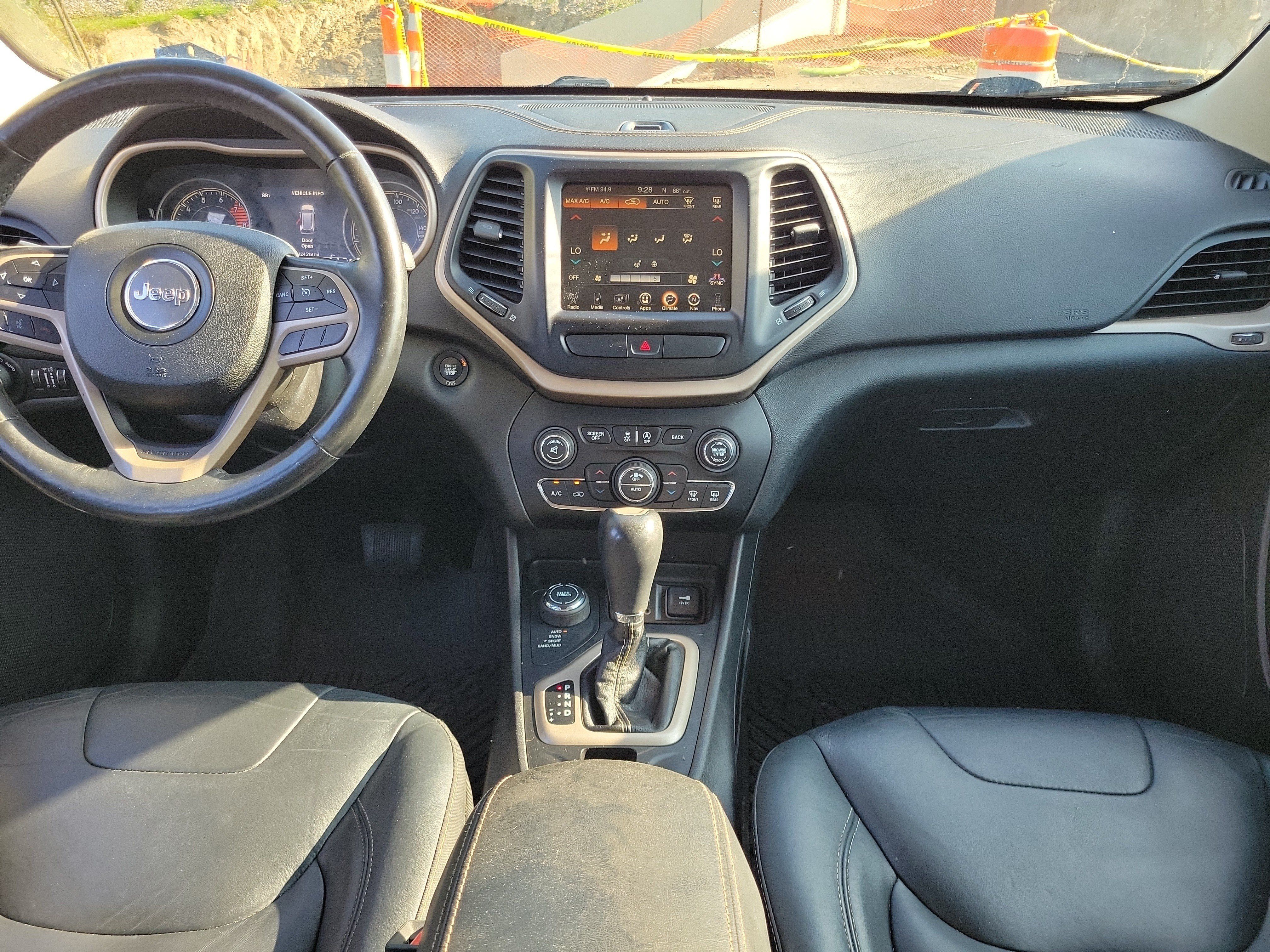 Used 2017 Jeep Cherokee Limited AWD/4WD image 9