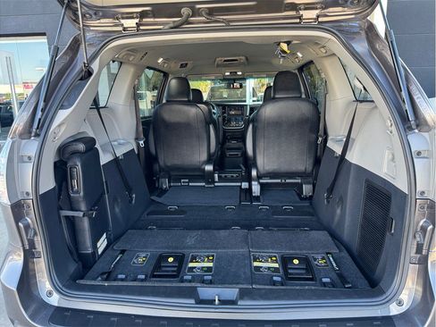 Used 2015 Toyota Sienna SE FWD image 27