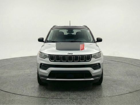 Used 2025 Jeep Compass Trailhawk AWD/4WD image 2