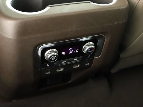 Used 2021 GMC Yukon SLT w/ SLT Luxury Plus Package AWD/4WD image 21