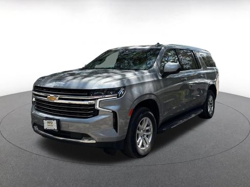 Used 2024 Chevrolet Suburban LT AWD/4WD image 4