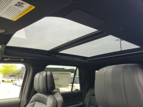 New 2026 Lincoln Navigator Reserve AWD/4WD image 11
