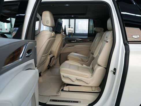 Used 2024 Cadillac Escalade ESV Sport Platinum w/ LPO, ONYX Package AWD/4WD image 32