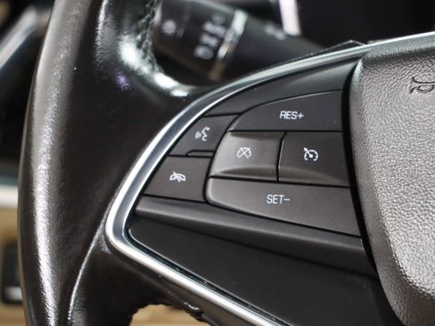 Used 2018 Cadillac XT5 FWD w/ LPO, Wheel Lock Package image 13