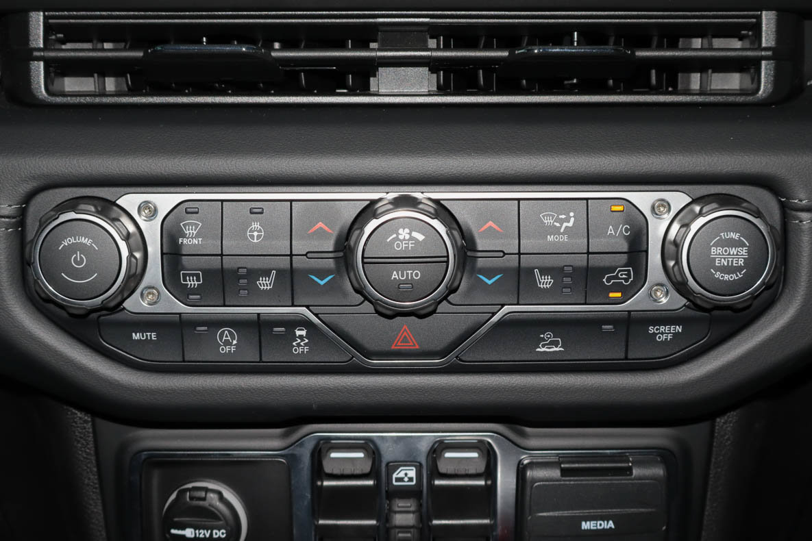 Used 2025 Jeep Gladiator Sport AWD/4WD image 10