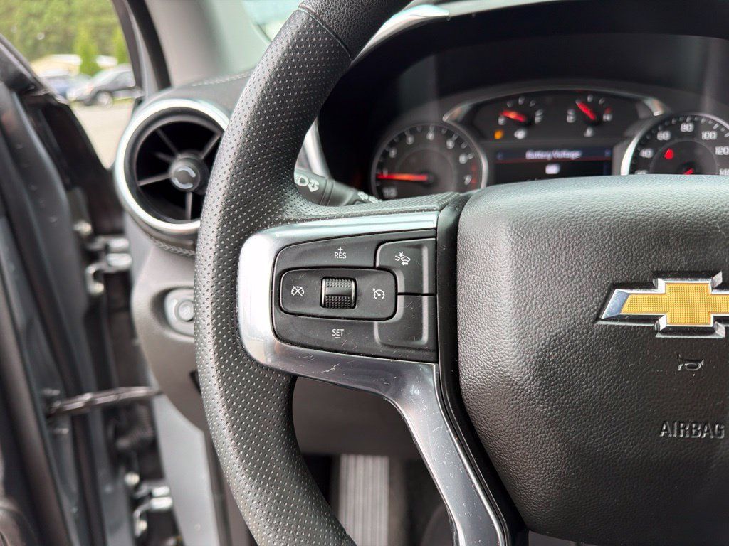 Used 2025 Chevrolet Blazer LT FWD image 16