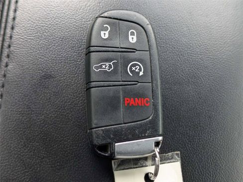 Used 2019 Jeep Grand Cherokee Altitude image 34