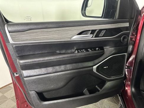 Certified 2024 Jeep Wagoneer Series III AWD/4WD image 15
