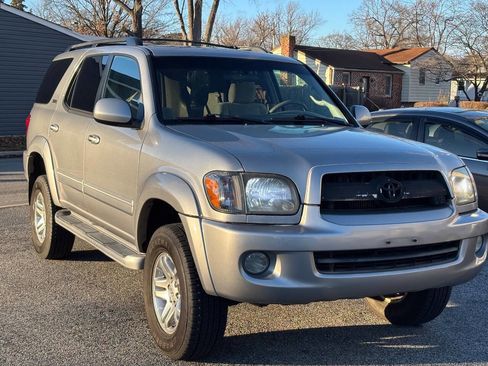 Used 2005 Toyota Sequoia SR5 image 3