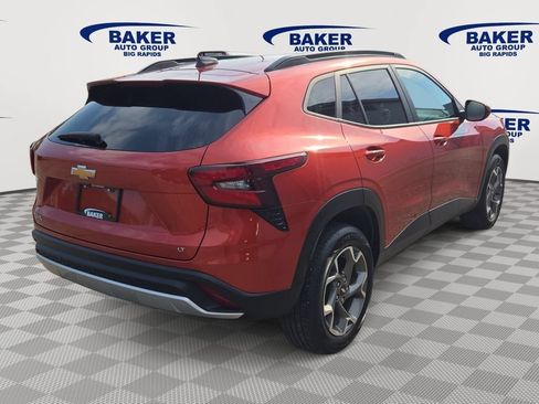 Used 2024 Chevrolet Trax LT w/ Driver Confidence Package FWD image 3