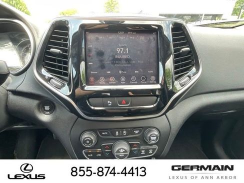 Used 2019 Jeep Cherokee Limited AWD/4WD image 18