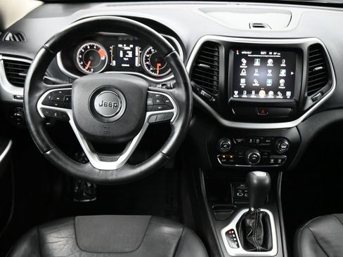 Used 2018 Jeep Cherokee Latitude Plus image 4