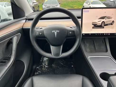 Used 2023 Tesla Model Y Long Range image 13