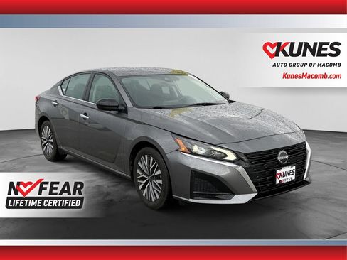Used 2024 Nissan Altima 2.5 SV FWD image 1