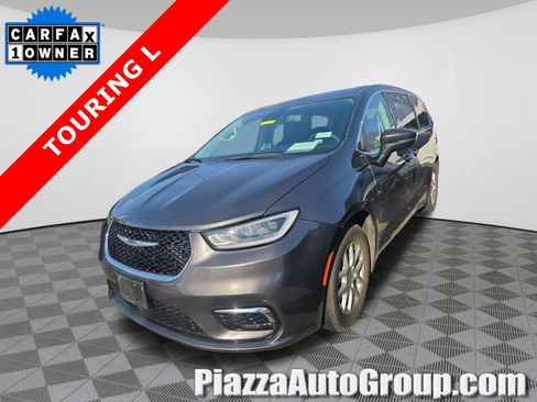 Used 2023 Chrysler Pacifica Touring-L image 1