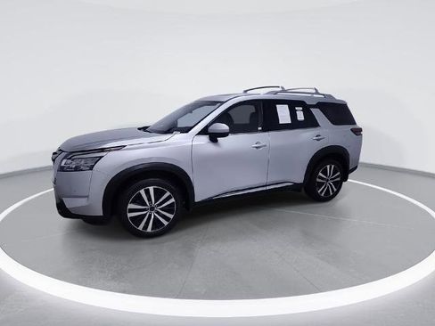 Certified 2024 Nissan Pathfinder Platinum AWD/4WD image 5