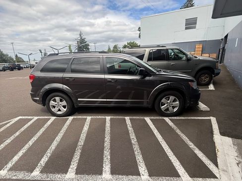 Used 2017 Dodge Journey SE w/ Flexible Seating Group FWD image 6