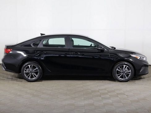Used 2024 Kia Forte LXS w/ LXS Technology Package FWD image 17