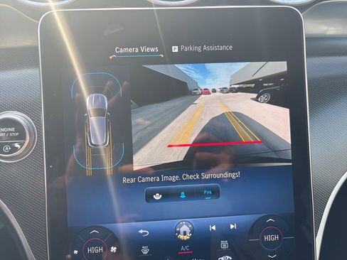 Used 2024 Mercedes-Benz GLC 300 4MATIC image 25