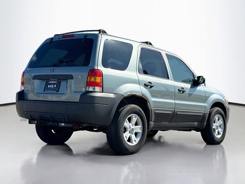 Used 2006 Ford Escape XLT image 2