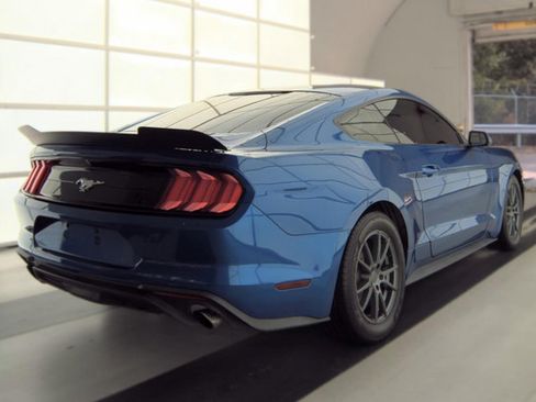 Used 2018 Ford Mustang Coupe RWD image 5