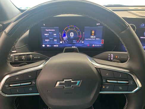 Used 2024 Chevrolet Traverse Z71 w/ Enhanced Driving Package image 24