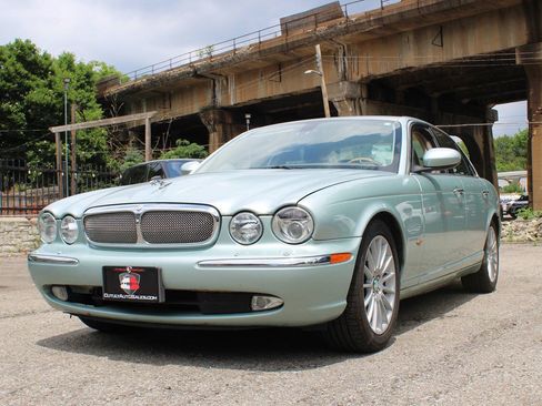 Used 2006 Jaguar XJ8 RWD image 1