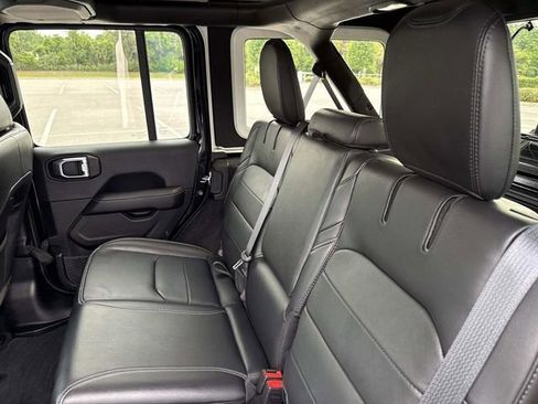 Used 2022 Jeep Wrangler Unlimited Sahara AWD/4WD image 11