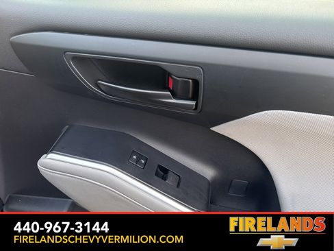 Used 2023 Toyota Highlander L image 26