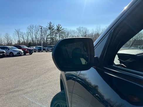 Used 2024 GMC Acadia Elevation w/ Black Edition image 14