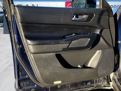 Used 2022 Nissan Pathfinder SV image 17