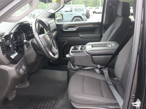 Used 2025 Chevrolet Silverado 1500 LT AWD/4WD image 16