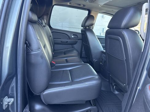 Used 2011 Chevrolet Avalanche LTZ image 22