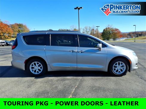 Used 2020 Chrysler Pacifica Touring-L image 2