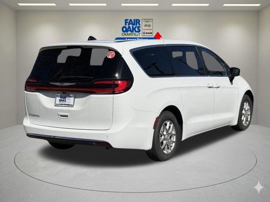 New 2026 Chrysler Pacifica Select FWD image 6