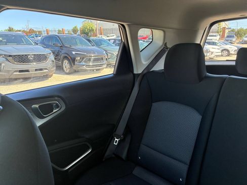 Used 2025 Kia Soul LX w/ LX Technology Package FWD image 34