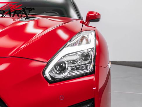 Used 2018 Nissan GT-R Premium image 10