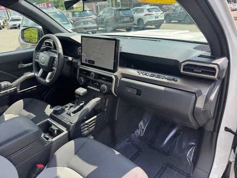 Used 2024 Toyota Tacoma TRD Sport AWD/4WD image 16