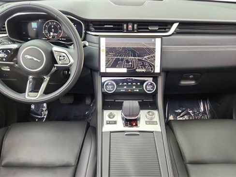 Used 2025 Jaguar F-PACE R-Dynamic S image 34