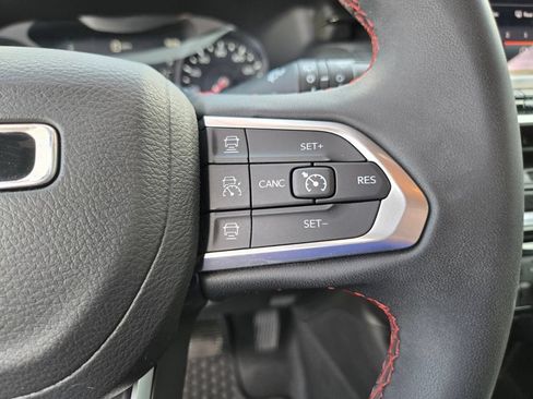 Used 2025 Jeep Compass Trailhawk AWD/4WD image 30