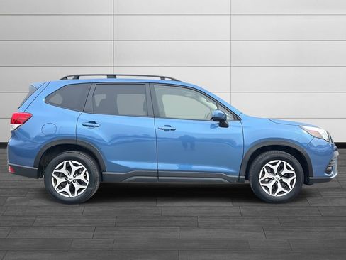 Used 2023 Subaru Forester Premium image 2