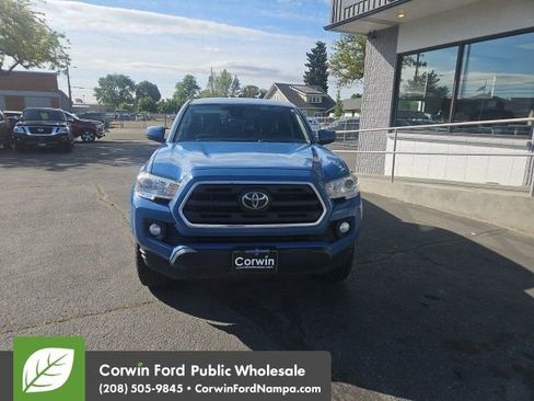 Used 2019 Toyota Tacoma SR5 AWD/4WD image 2